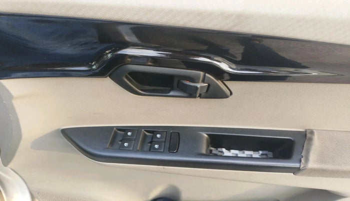 2016 Mahindra Kuv100 K6 6 STR, Petrol, Manual, 74,976 km, interior