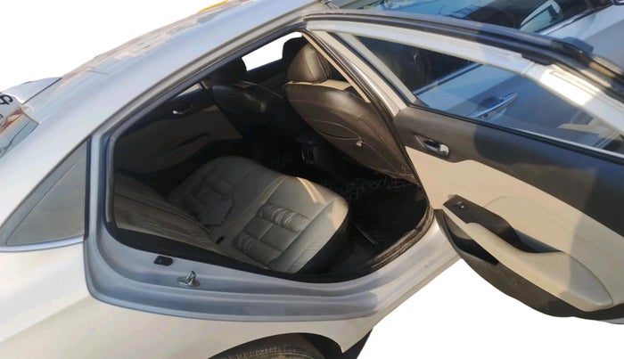 2018 Hyundai Verna 1.6 VTVT SX O, Petrol, Manual, 1,40,745 km, interior