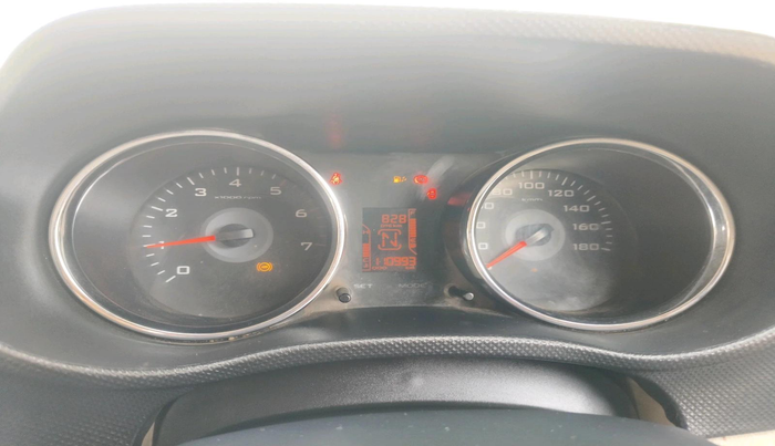 2016 Mahindra TUV300 T8, Diesel, Manual, 1,10,993 km, interior
