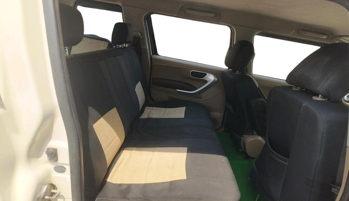 2016 Mahindra TUV300 T8, Diesel, Manual, 1,10,993 km, interior