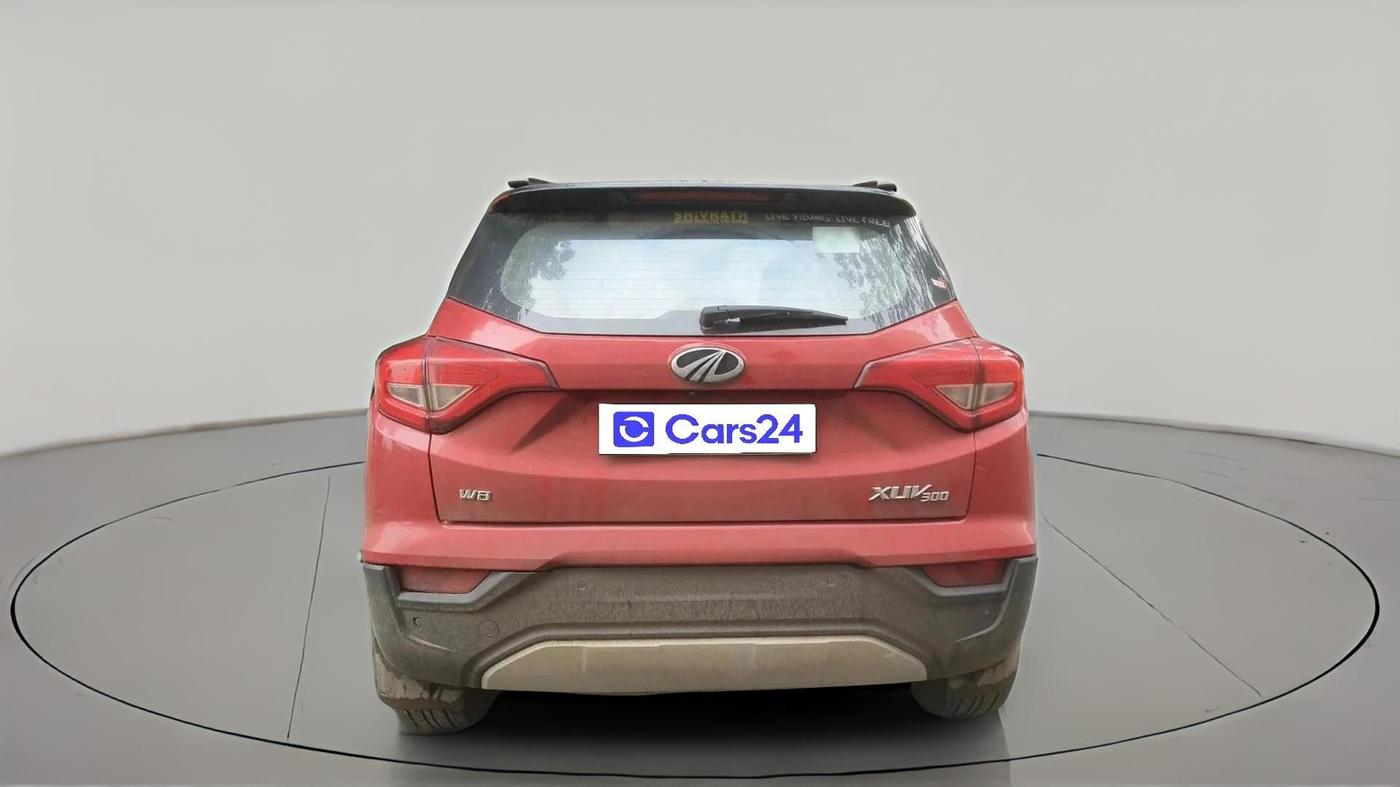 2020 Mahindra XUV300 W8 1.2 PETROL, Petrol, Manual, 1,13,893 km, exterior