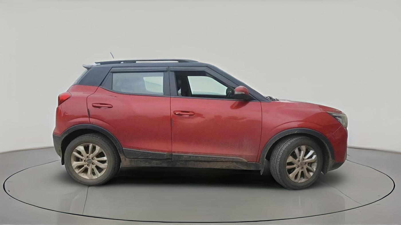 2020 Mahindra XUV300 W8 1.2 PETROL, Petrol, Manual, 1,13,893 km, exterior