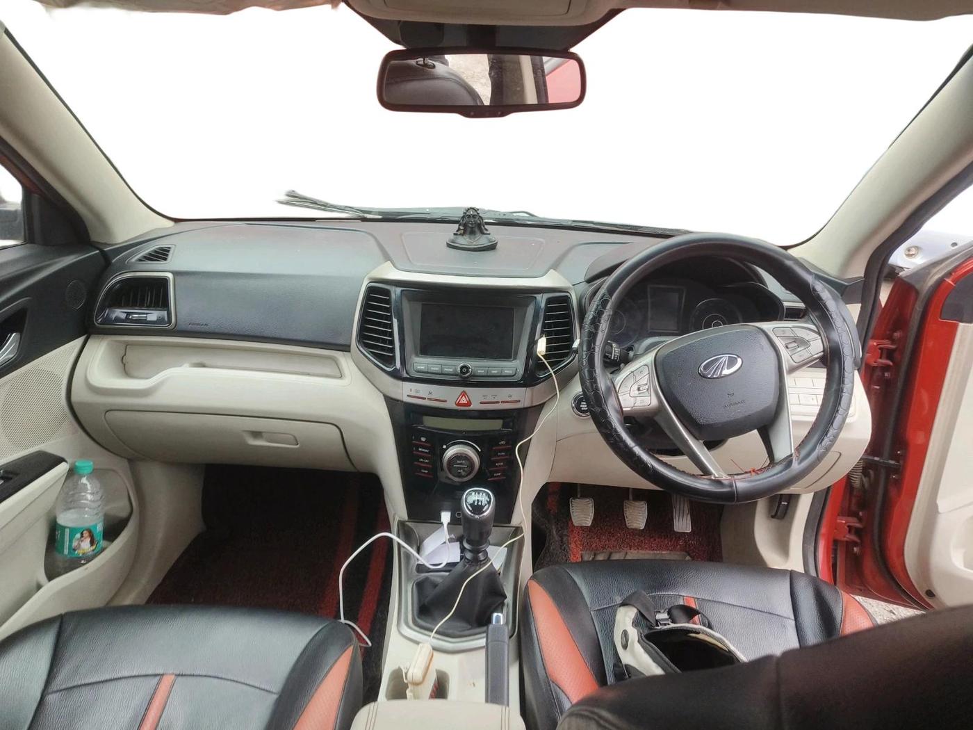 2020 Mahindra XUV300 W8 1.2 PETROL, Petrol, Manual, 1,13,893 km, interior