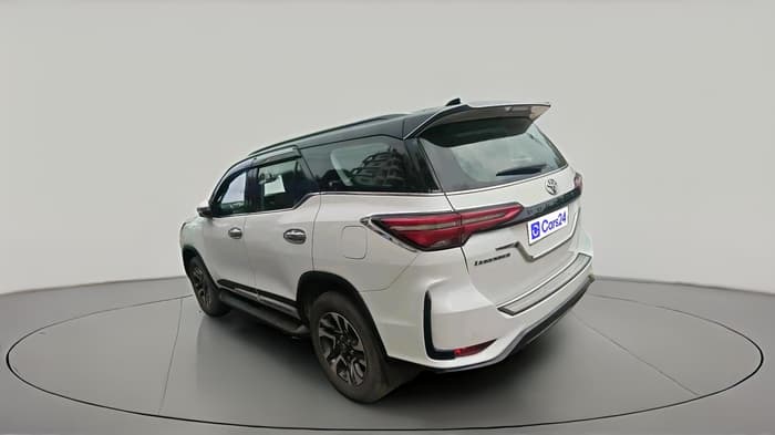 2022 Toyota Fortuner 4X2 AT 2.8 LEGENDER, Diesel, Automatic, 1,04,633 km, exterior