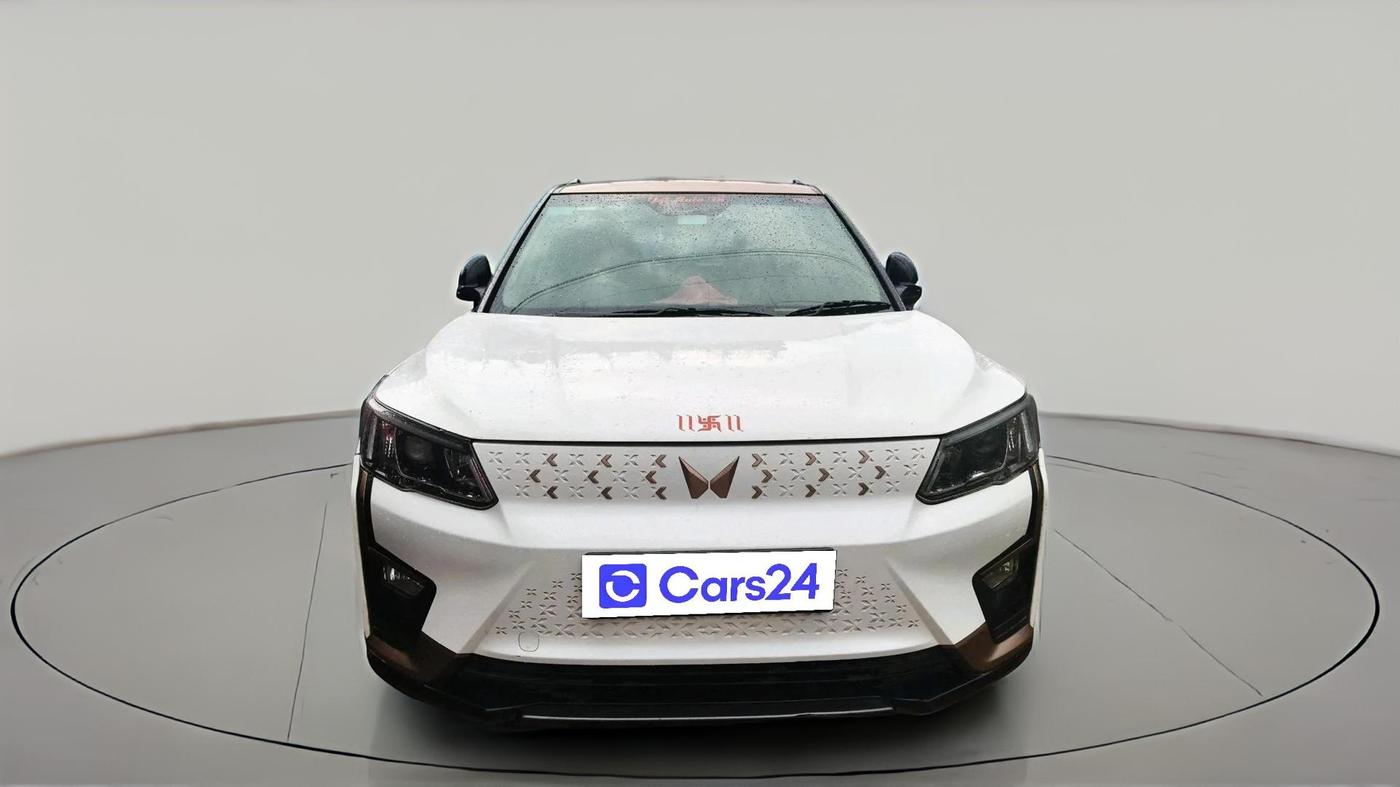 2023 Mahindra XUV400 EL 7.2 KW, Electric, Automatic, 1,36,192 km, exterior