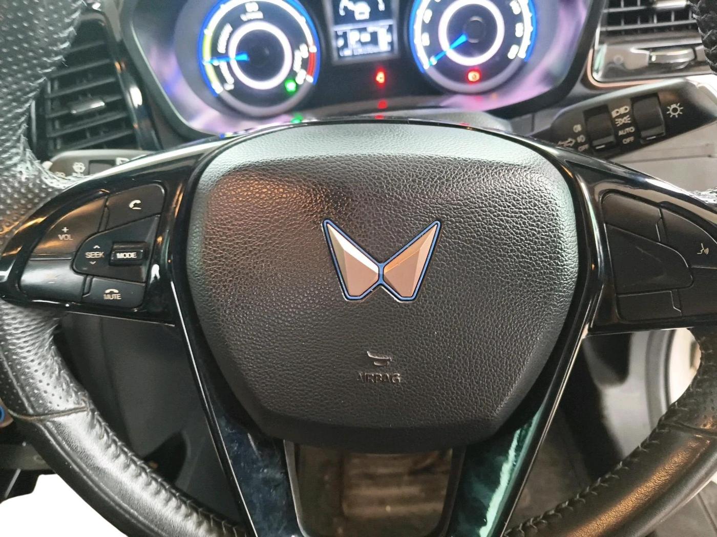 2023 Mahindra XUV400 EL 7.2 KW, Electric, Automatic, 1,36,192 km, interior