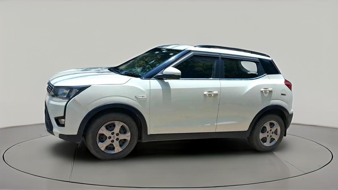 2022 Mahindra XUV300 W6 1.5 DIESEL AMT, Diesel, Automatic, 80,746 km, exterior