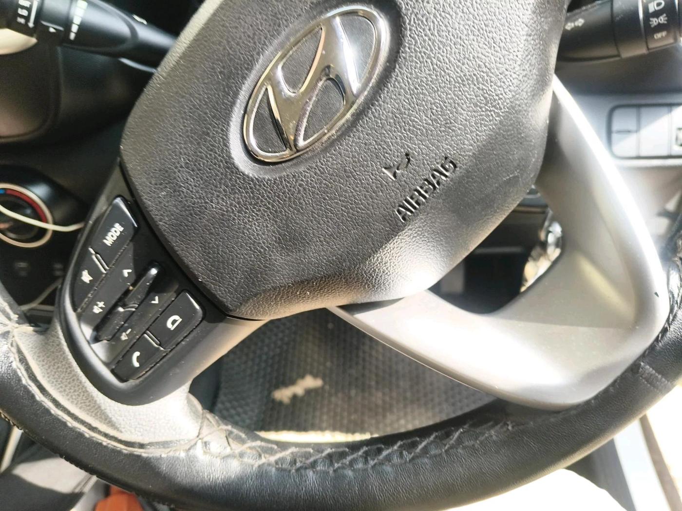 2021 Hyundai VENUE S 1.2, Petrol, Manual, 64,900 km, interior