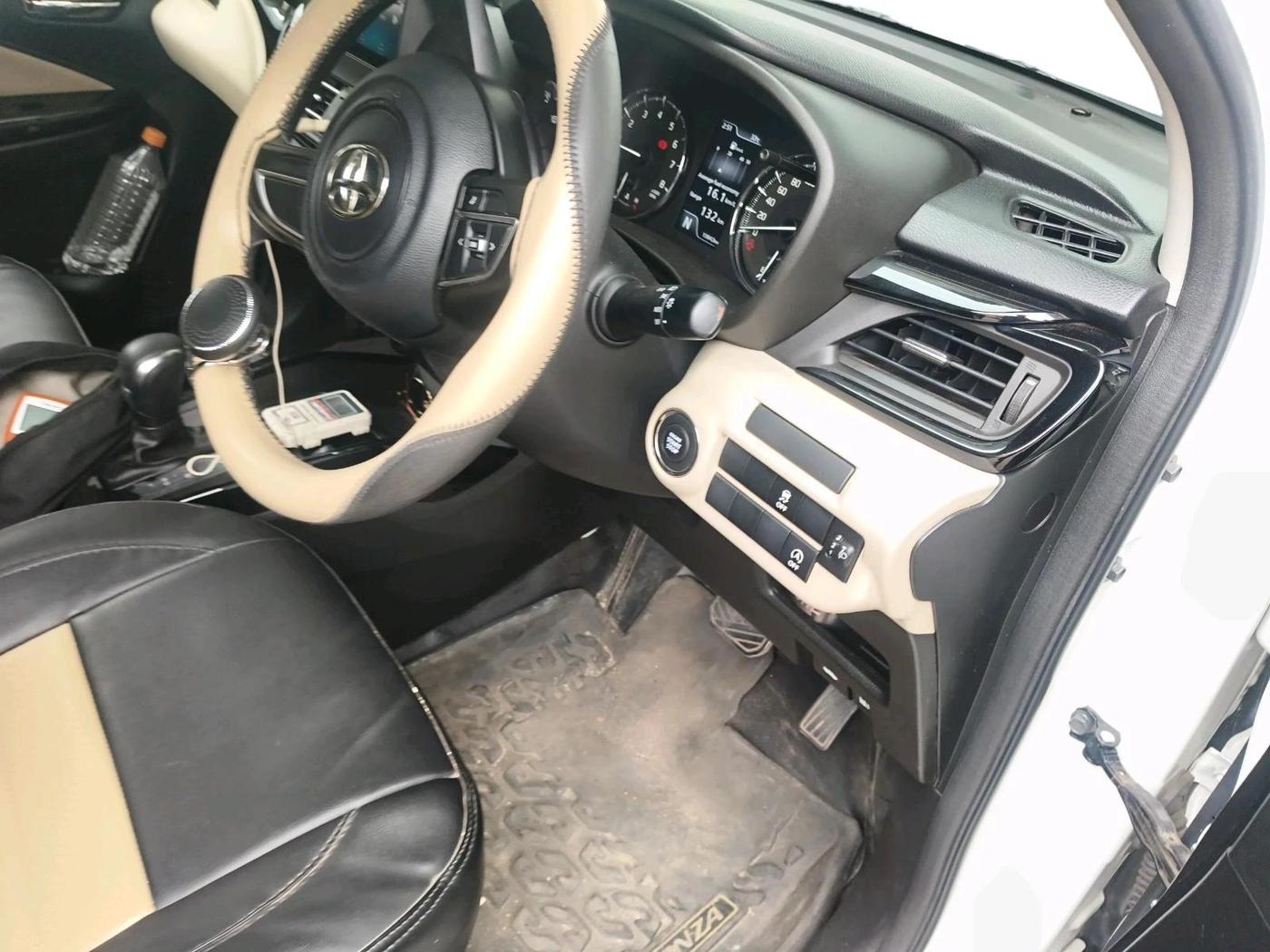 2025 Toyota Glanza G AMT, Petrol, Automatic, 13,842 km, interior