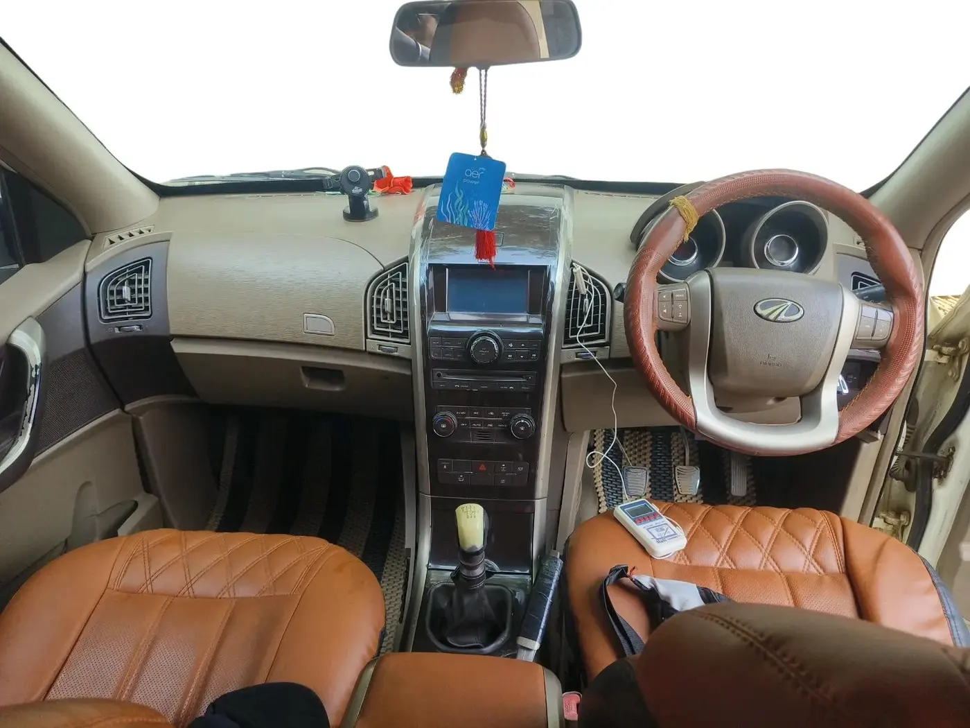 2014 Mahindra XUV500 W8, Diesel, Manual, 1,13,434 km, interior