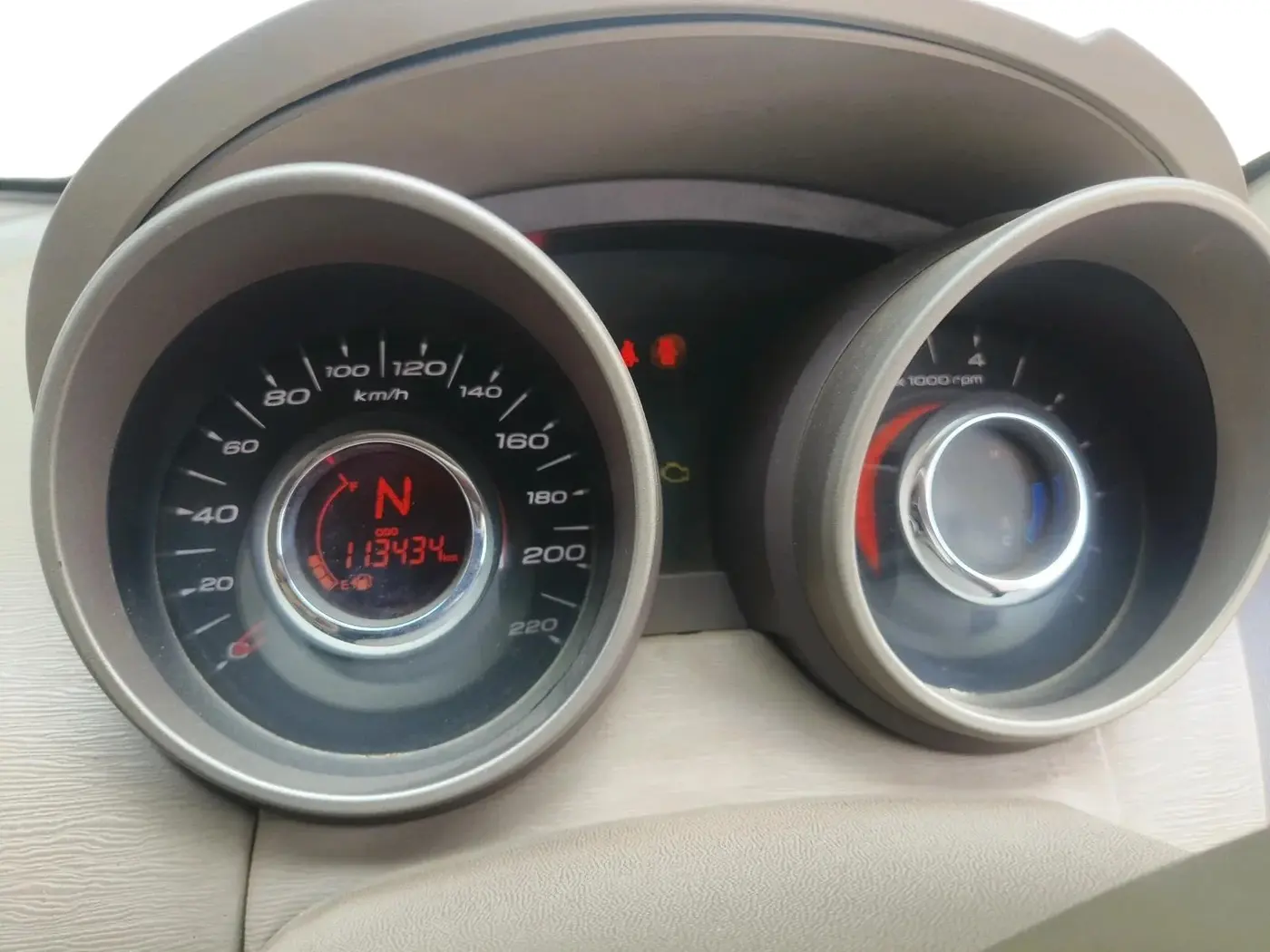 2014 Mahindra XUV500 W8, Diesel, Manual, 1,13,434 km, interior