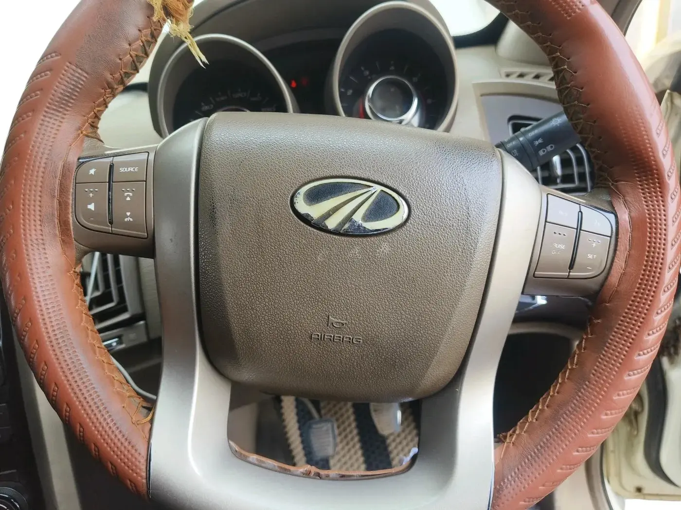 2014 Mahindra XUV500 W8, Diesel, Manual, 1,13,434 km, interior