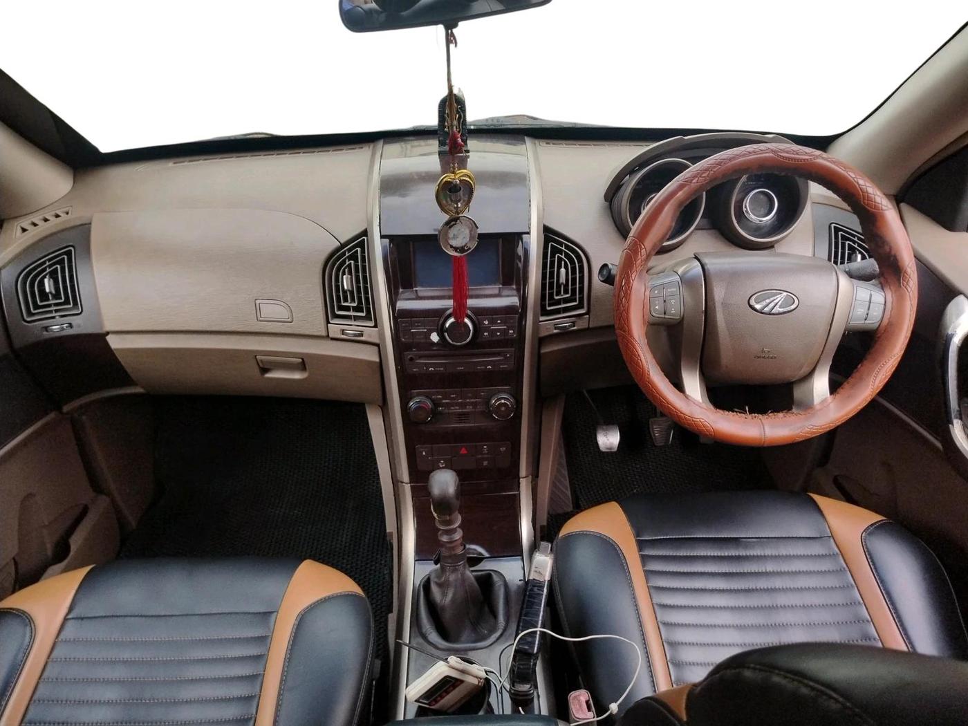 2012 Mahindra XUV500 W8, Diesel, Manual, 1,37,282 km, interior