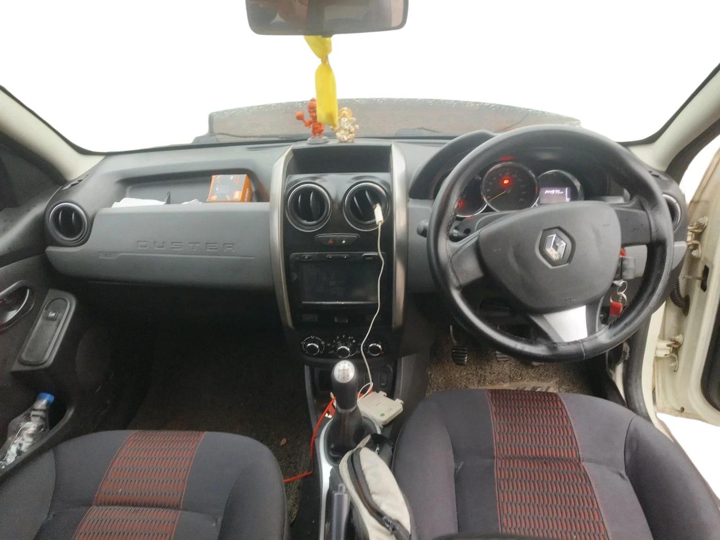2017 Renault Duster 85 PS RXS MT DIESEL, Diesel, Manual, 1,84,488 km, interior
