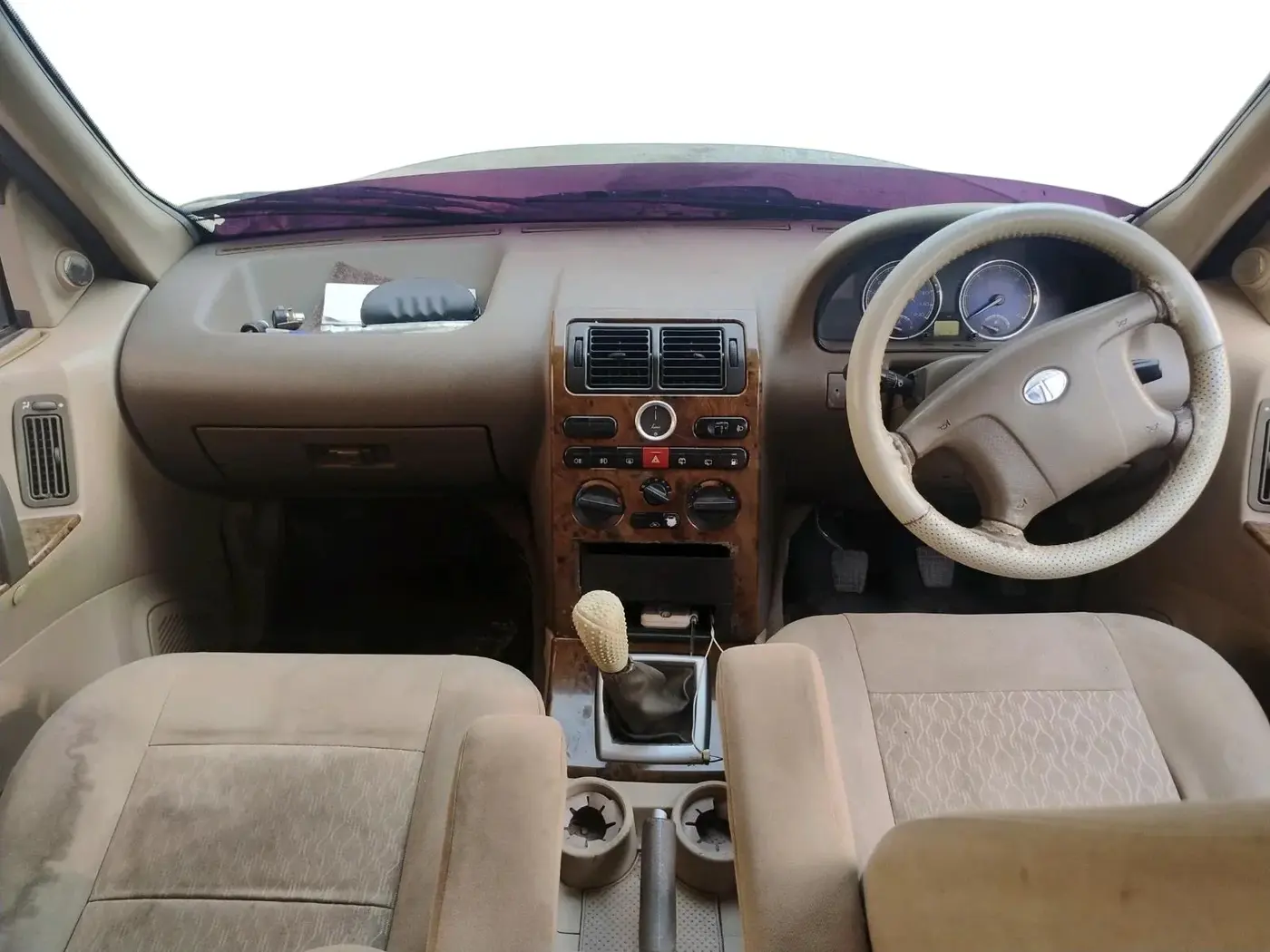 2011 Tata Safari 4X2 EX DICOR 2.2 VTT, Diesel, Manual, 95,187 km, interior