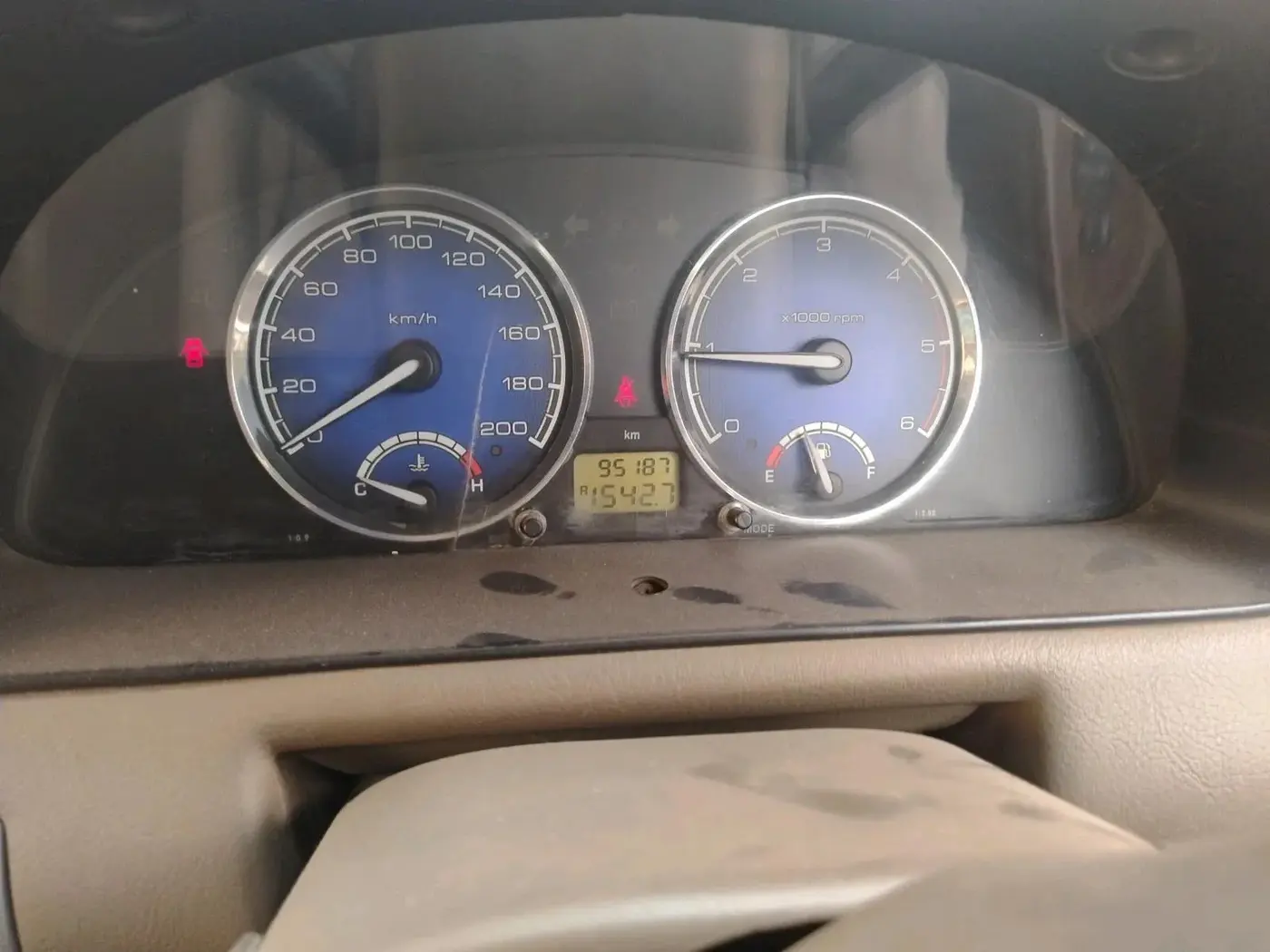 2011 Tata Safari 4X2 EX DICOR 2.2 VTT, Diesel, Manual, 95,187 km, interior
