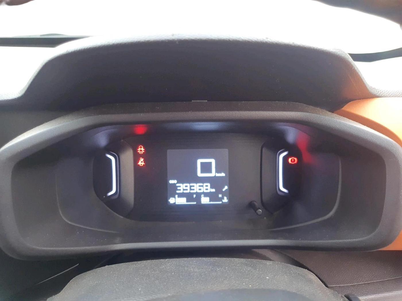 2023 CITROEN C3 SHINE 1.2, Petrol, Manual, 39,368 km, interior