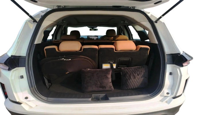 2025 Tata Safari Adventure X Plus 7 STR AT, Diesel, Automatic, 5,181 km, exterior