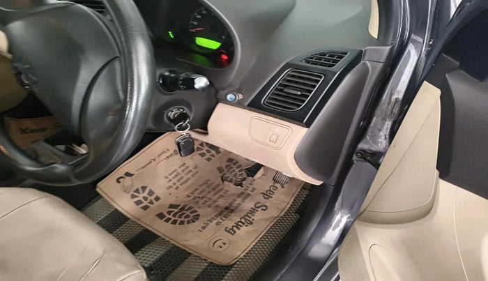 2015 Hyundai Eon ERA +, Petrol, Manual, 1,08,675 km, interior