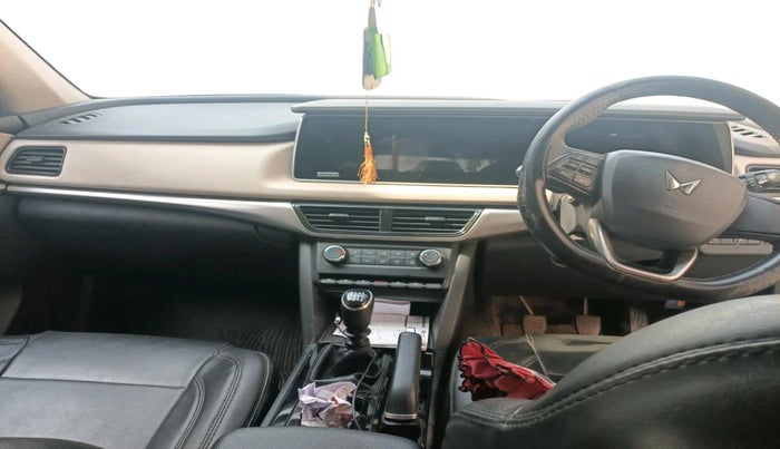 2022 Mahindra XUV700 AX 3 D MT 7 STR, Diesel, Manual, 85,483 km, interior