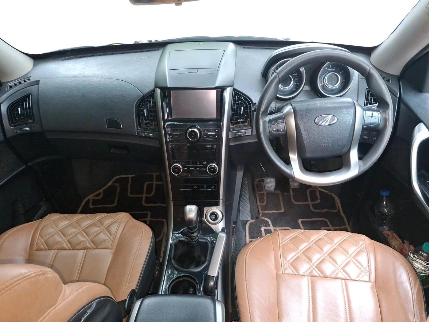 2019 Mahindra XUV500 W7, Diesel, Manual, 1,58,508 km, interior
