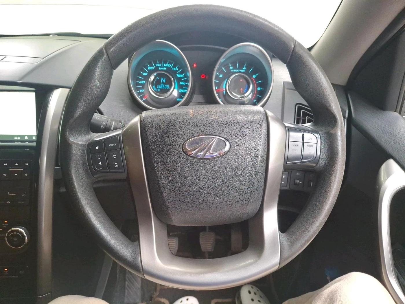 2019 Mahindra XUV500 W7, Diesel, Manual, 1,58,508 km, interior