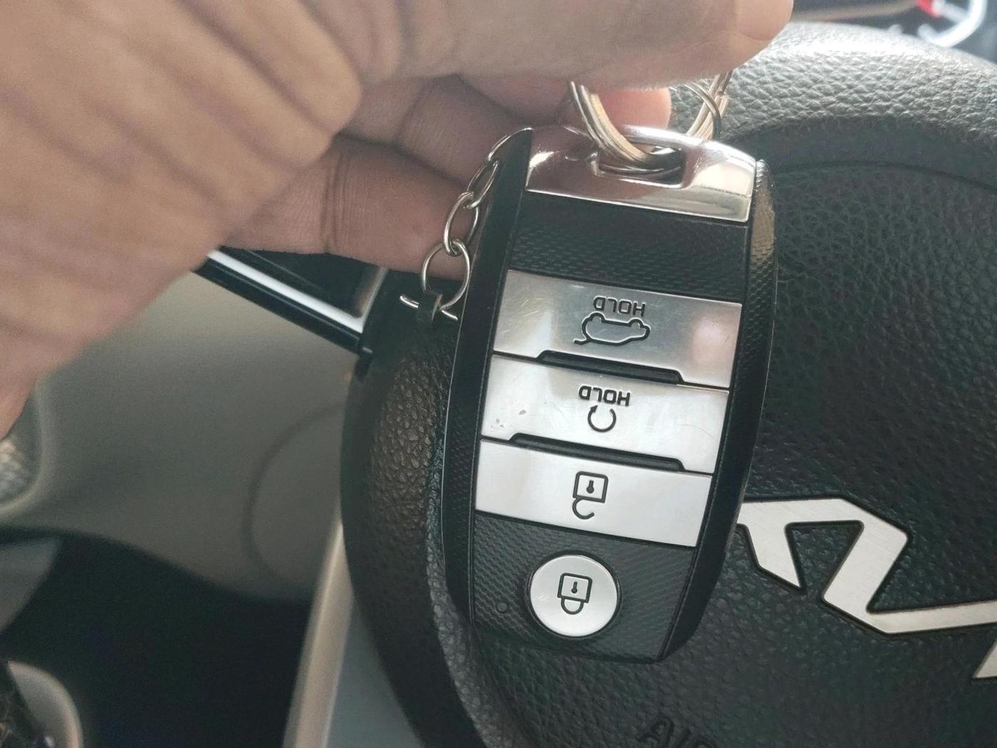 2021 KIA SONET HTX 1.0 IMT, Petrol, Manual, 40,844 km, interior