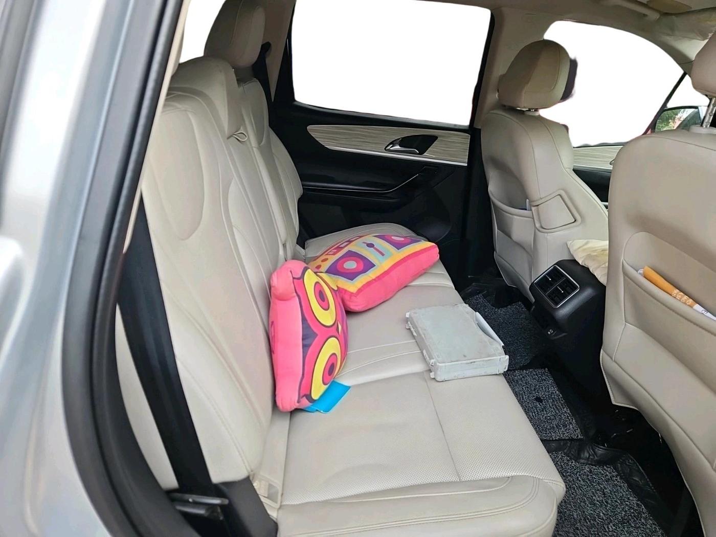 2021 Mahindra XUV700 AX 7 LUXURY D AT 7 STR, Diesel, Automatic, 94,811 km, interior