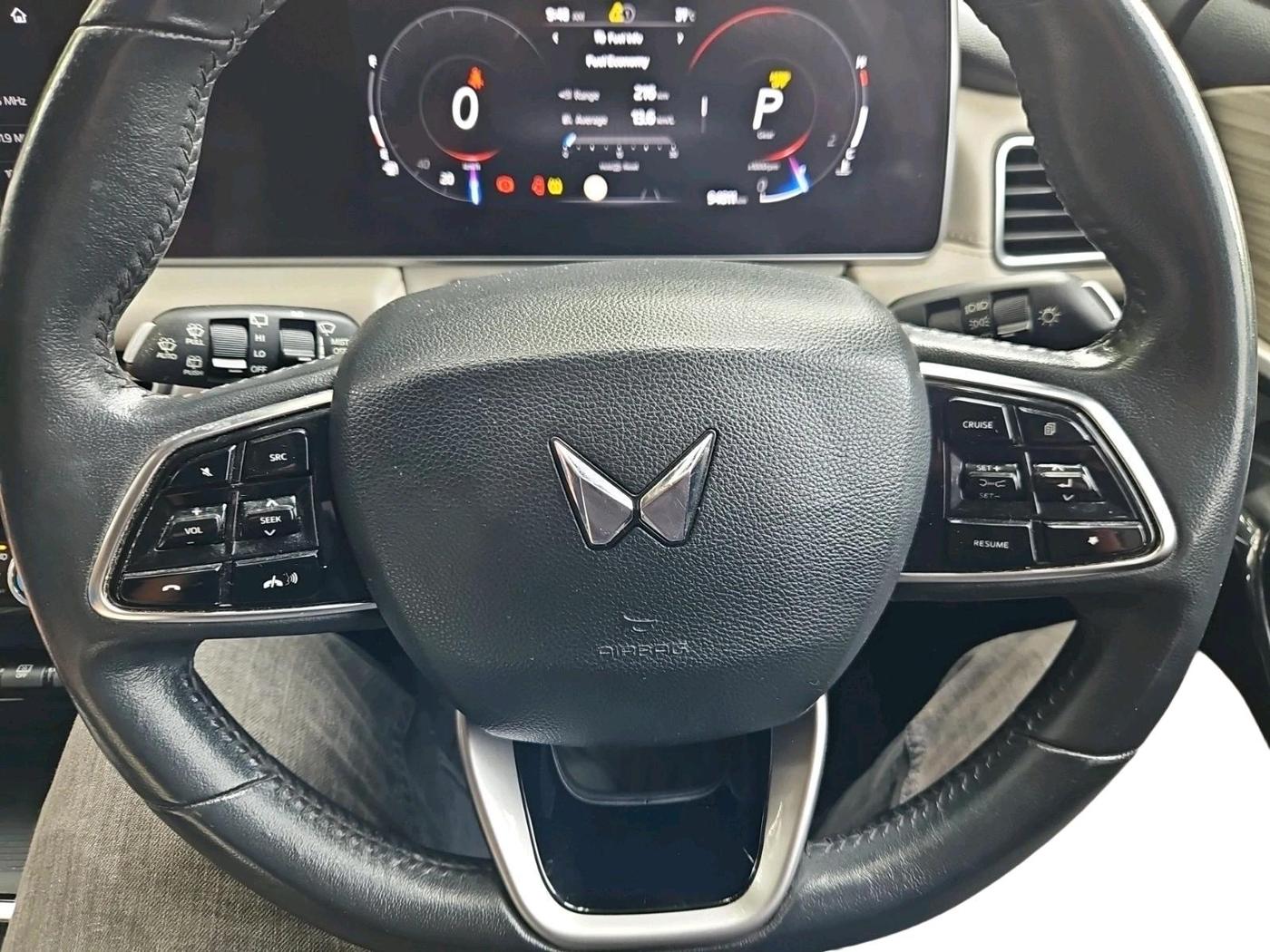 2021 Mahindra XUV700 AX 7 LUXURY D AT 7 STR, Diesel, Automatic, 94,811 km, interior