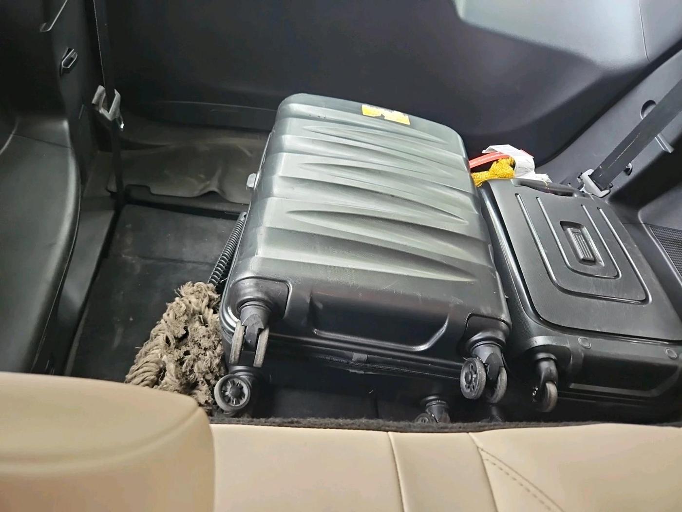 2021 Mahindra XUV700 AX 7 LUXURY D AT 7 STR, Diesel, Automatic, 94,811 km, interior
