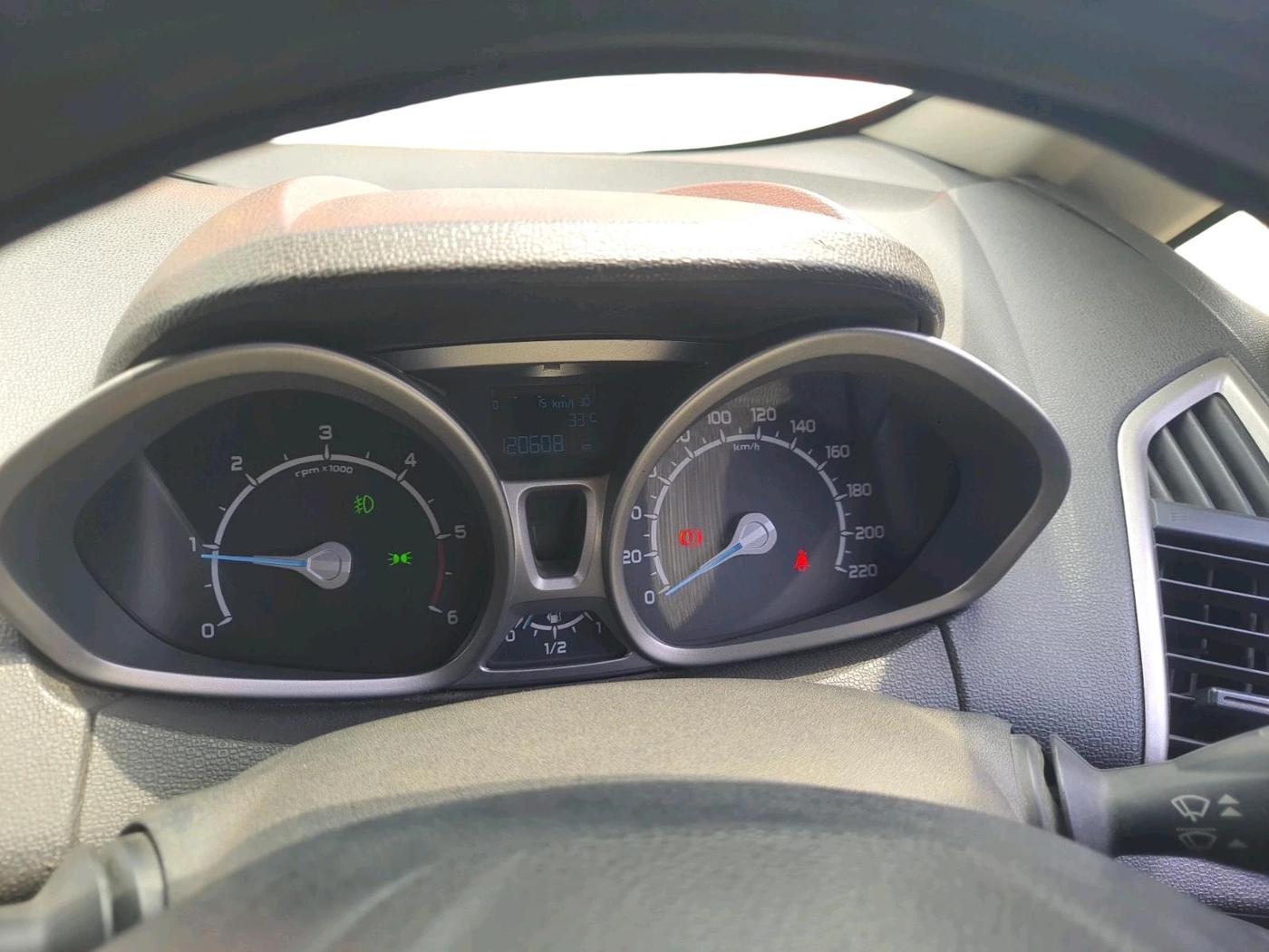 2014 Ford Ecosport TITANIUM 1.5L DIESEL, Diesel, Manual, 1,20,608 km, interior