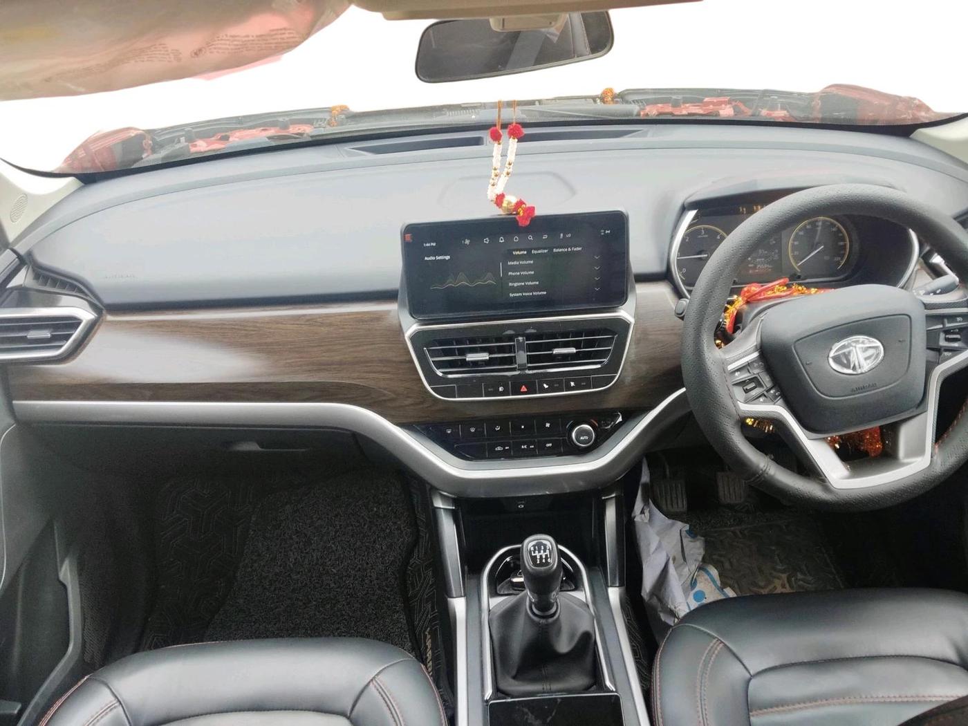 2023 Tata Harrier XT PLUS 2.0L KRYOTEC, Diesel, Manual, 25,534 km, interior
