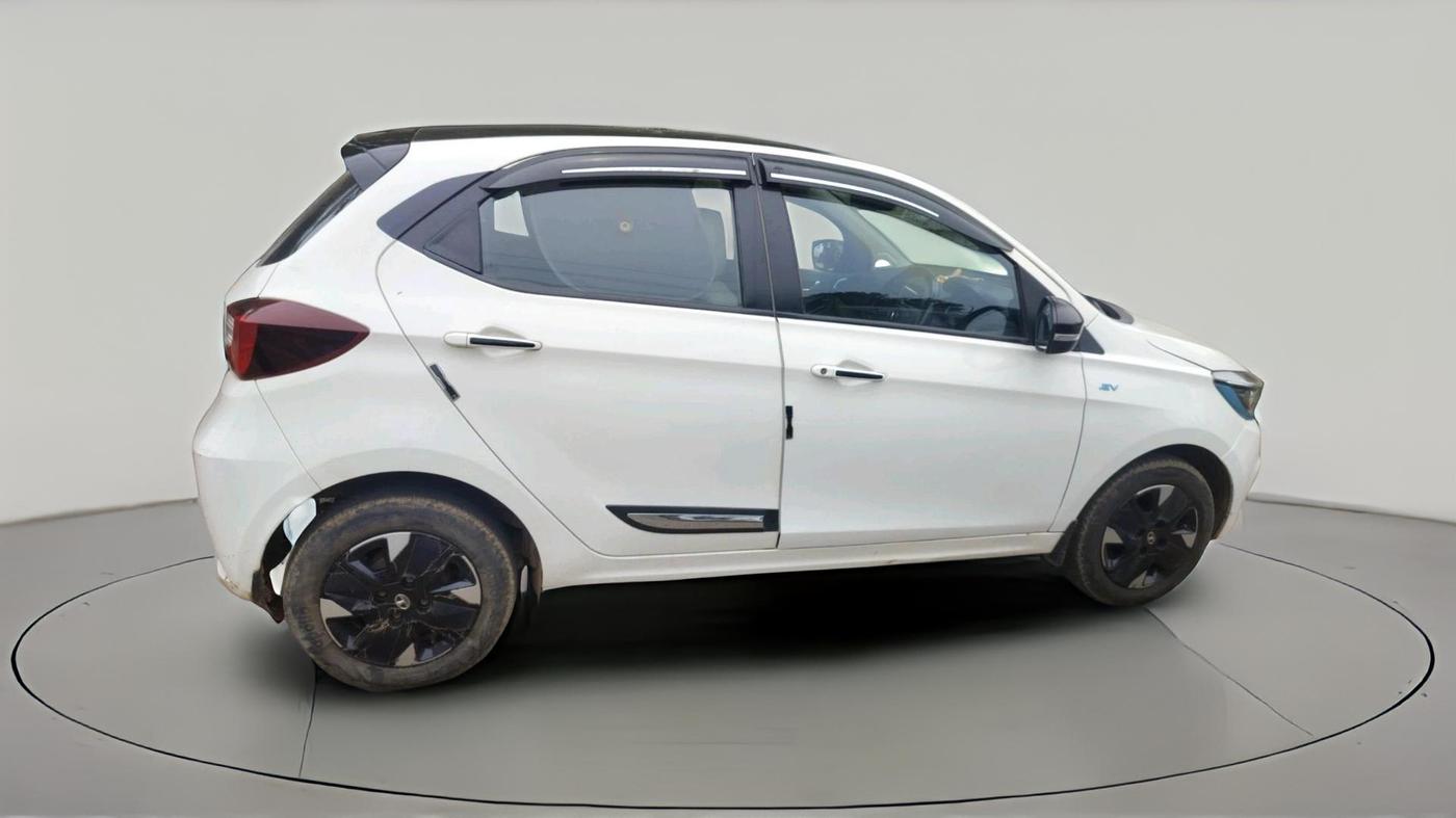 2023 Tata TIAGO EV XZ PLUS TECH LUX LONG RANGE, Electric, Automatic, 72,233 km, exterior