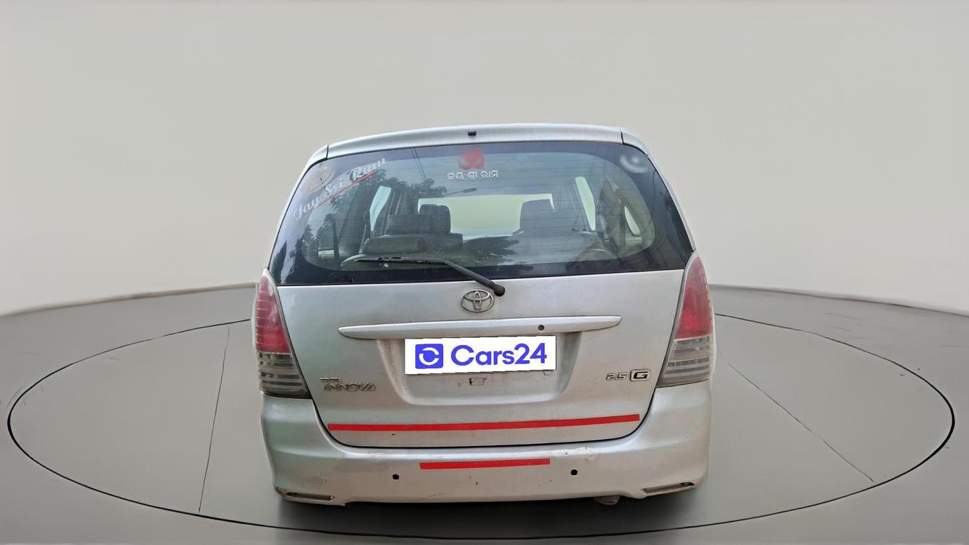 2010 Toyota Innova 2.5 G4 8 STR, Diesel, Manual, 5,11,372 km, exterior