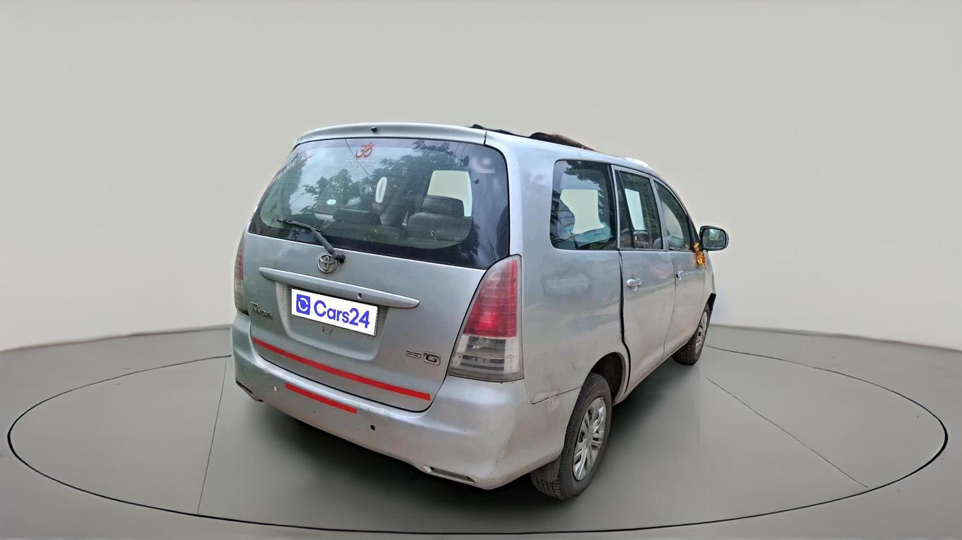 2010 Toyota Innova 2.5 G4 8 STR, Diesel, Manual, 5,11,372 km, exterior