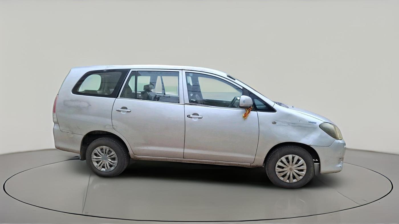 2010 Toyota Innova 2.5 G4 8 STR, Diesel, Manual, 5,11,372 km, exterior