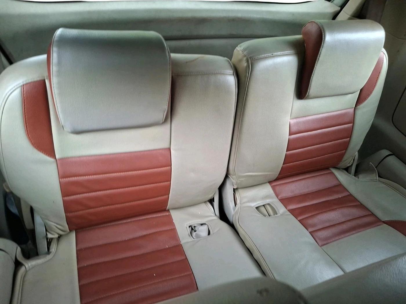 2010 Toyota Innova 2.5 G4 8 STR, Diesel, Manual, 5,11,372 km, interior