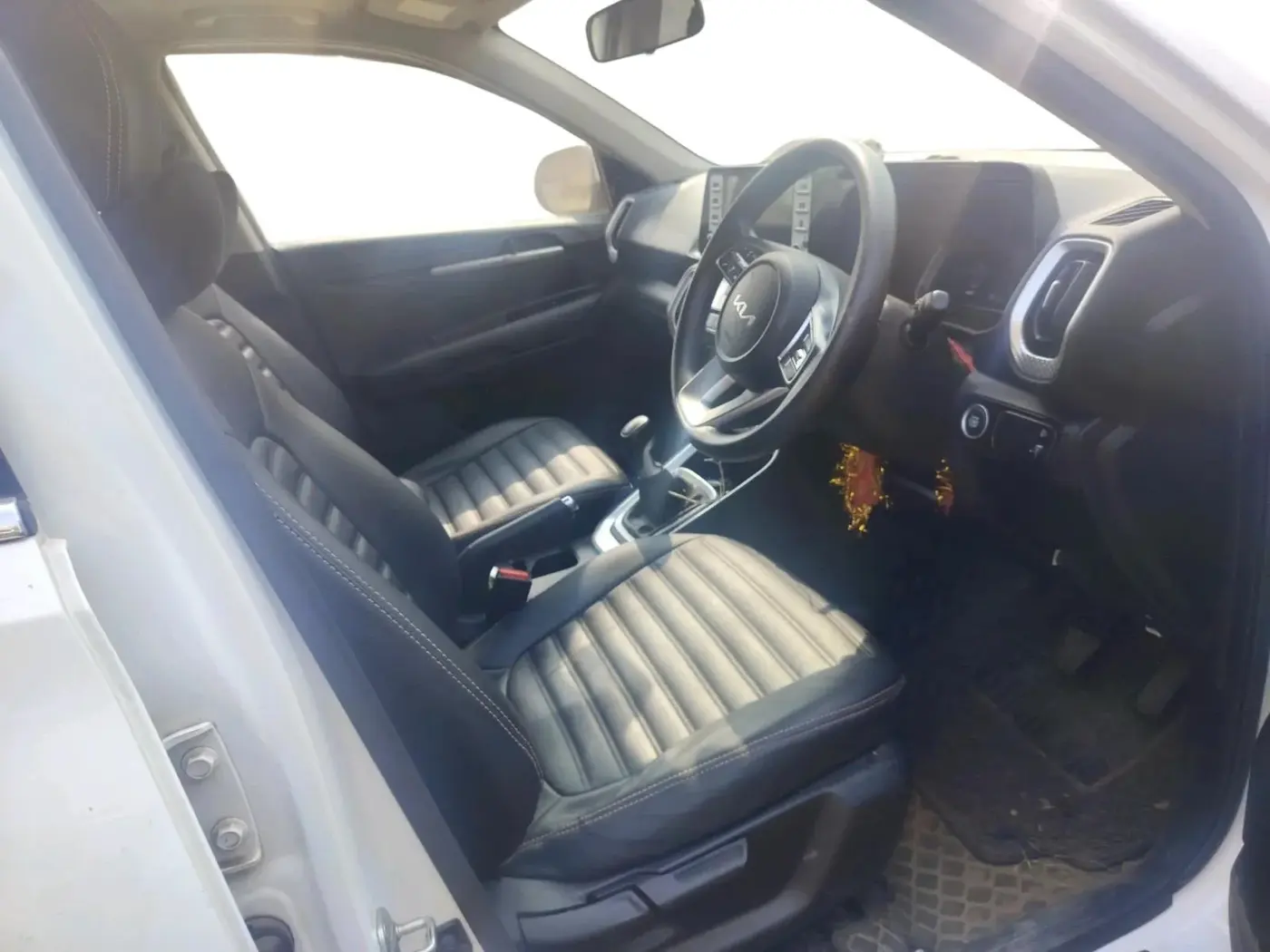 2022 KIA SONET HTK PLUS 1.0 IMT, Petrol, Manual, 43,500 km, interior