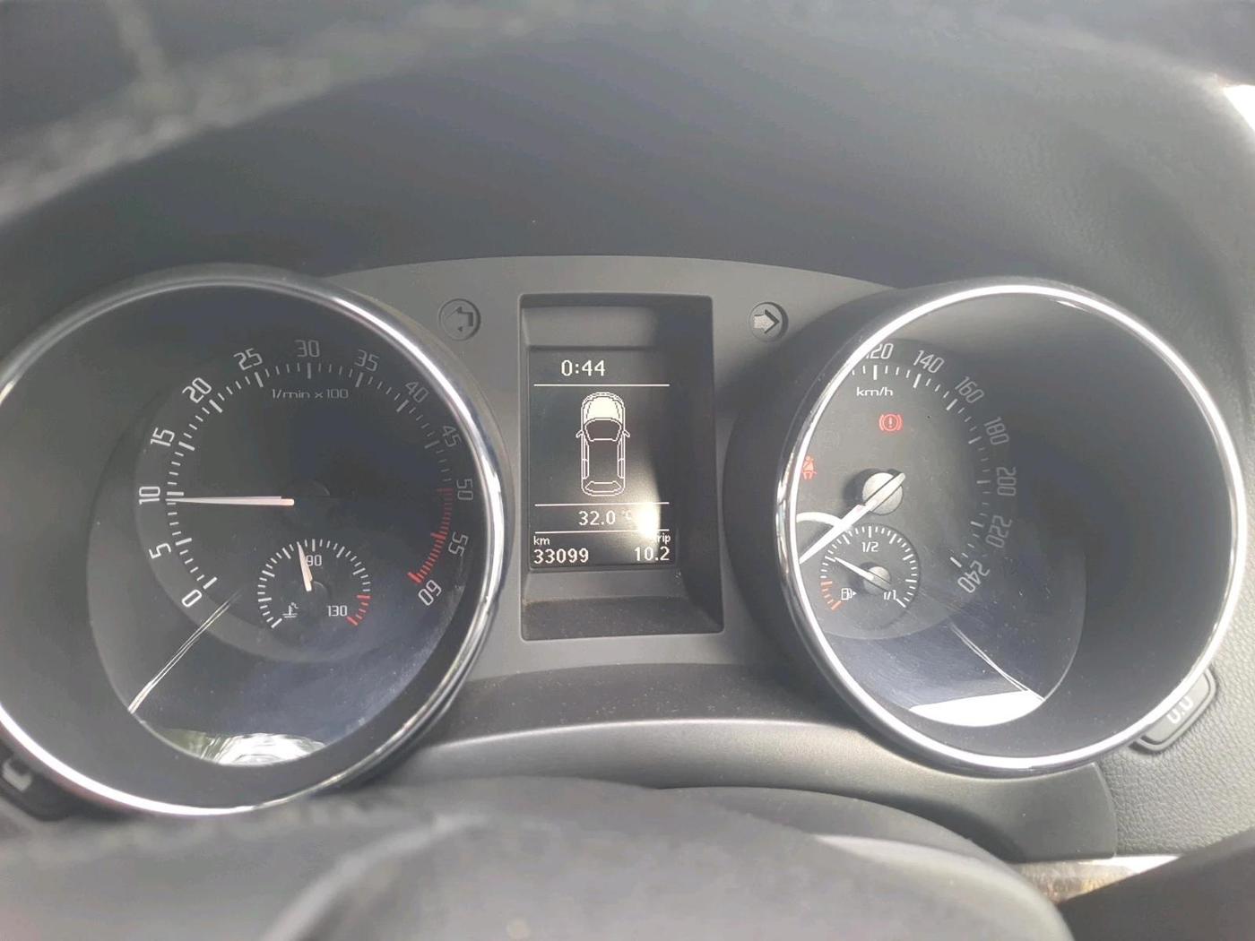 2011 Skoda Yeti ELEGANCE 2.0 TDI CR 4X4, Diesel, Manual, 33,099 km, interior