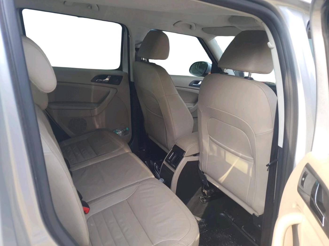 2011 Skoda Yeti ELEGANCE 2.0 TDI CR 4X4, Diesel, Manual, 33,099 km, interior