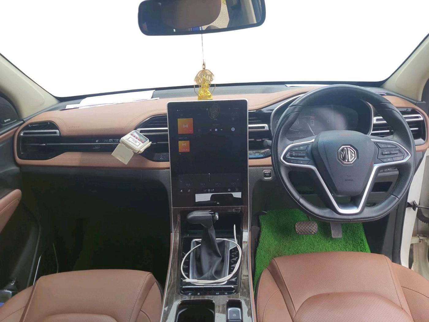 2023 MG HECTOR PLUS SAVVY PRO 1.5 TURBO CVT 7 STR, Petrol, Automatic, 22,794 km, interior