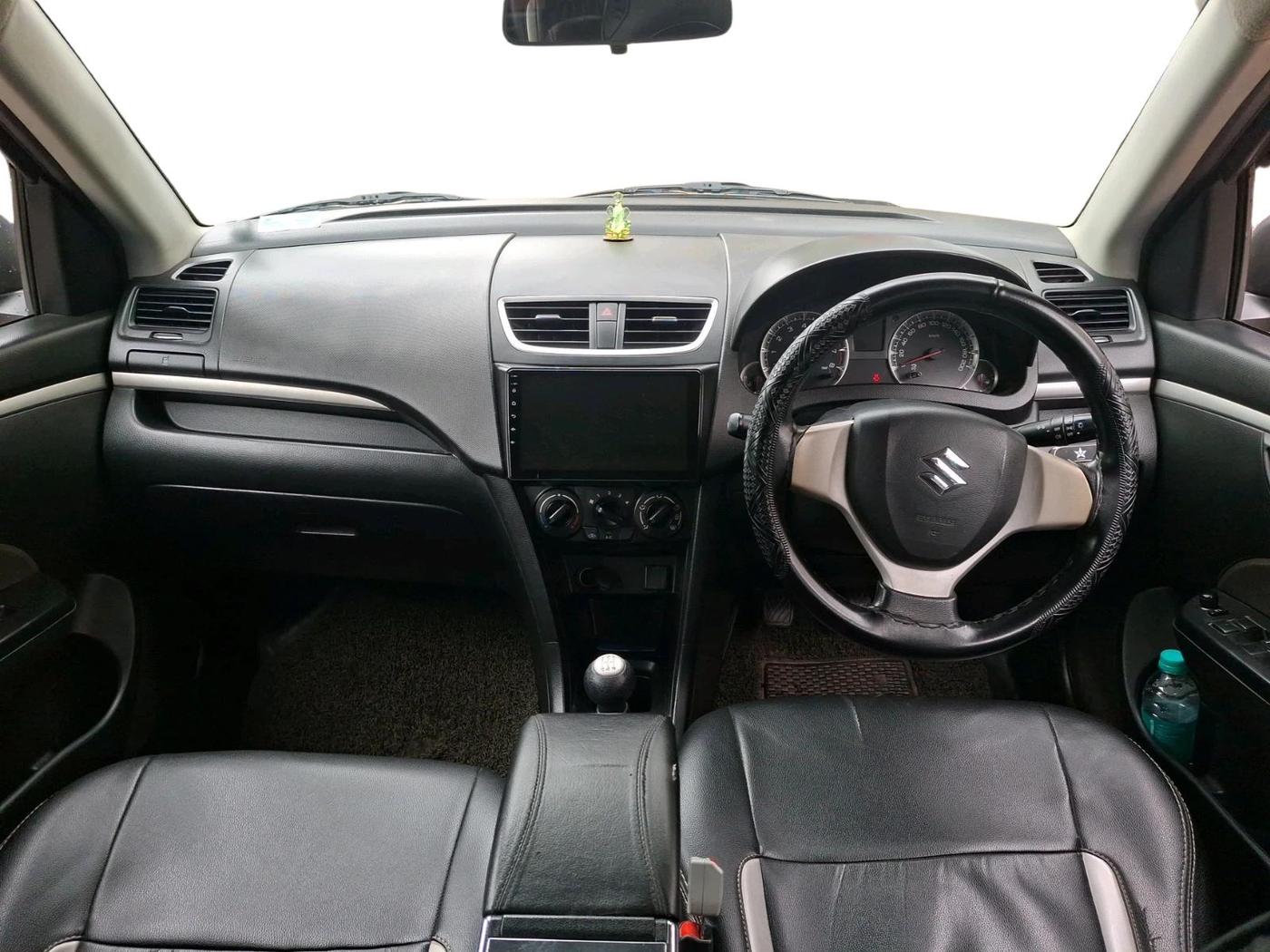 2017 Maruti Swift VXI O, Petrol, Manual, 1,11,301 km, interior