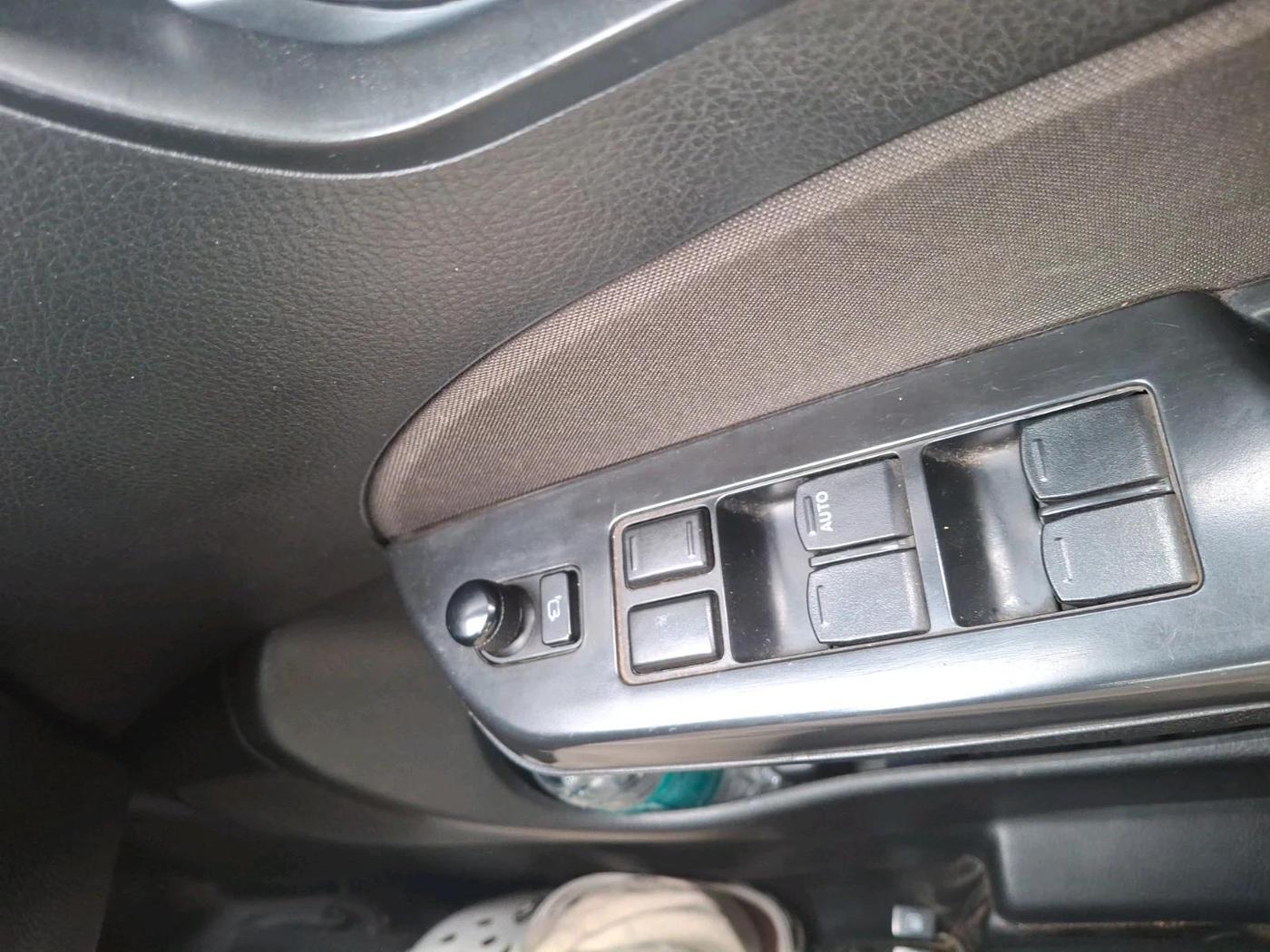 2017 Maruti Swift VXI O, Petrol, Manual, 1,11,301 km, interior