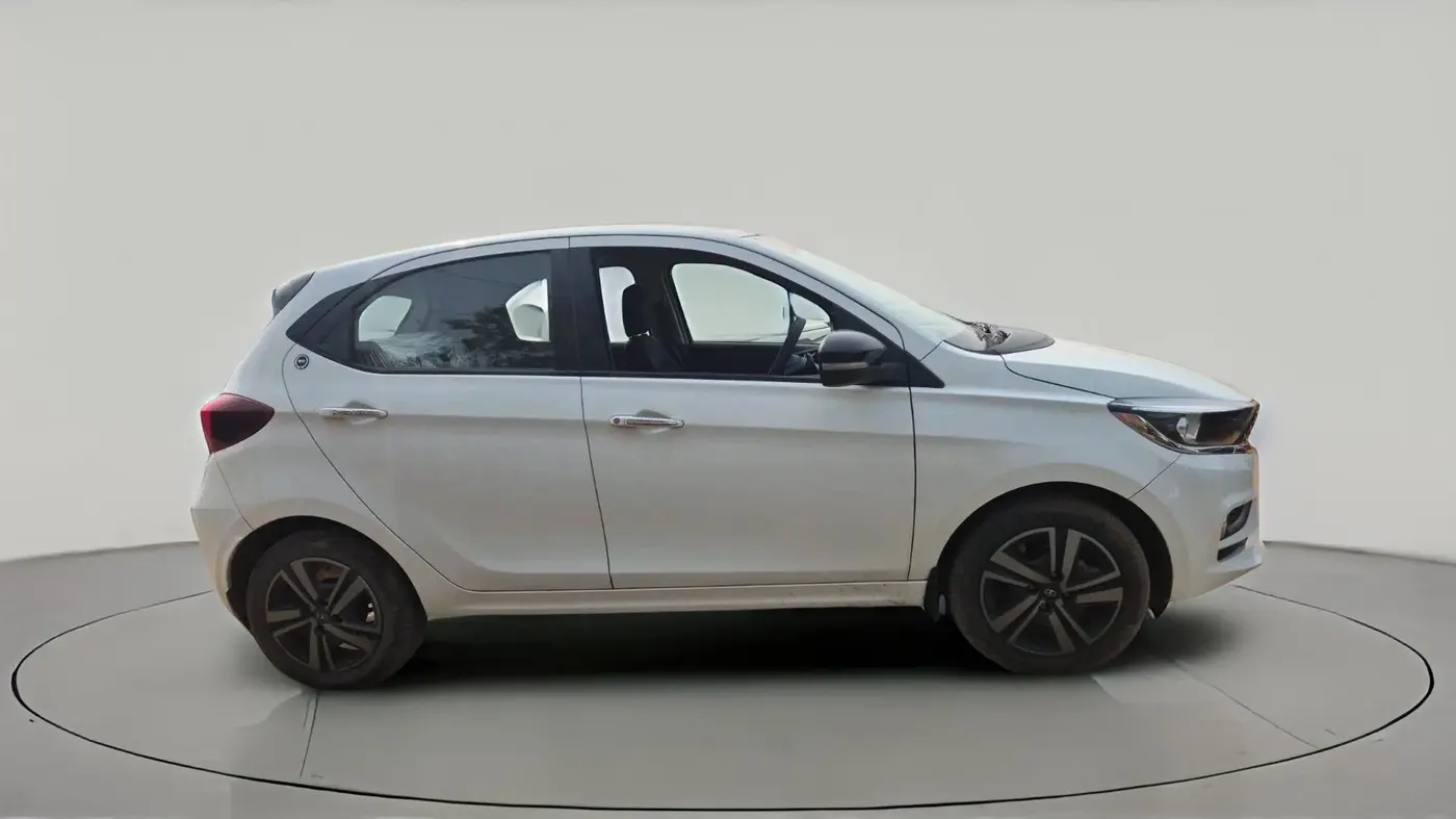 2024 Tata Tiago XZA PLUS DUAL TONE PETROL, Petrol, Automatic, 11,000 km, exterior