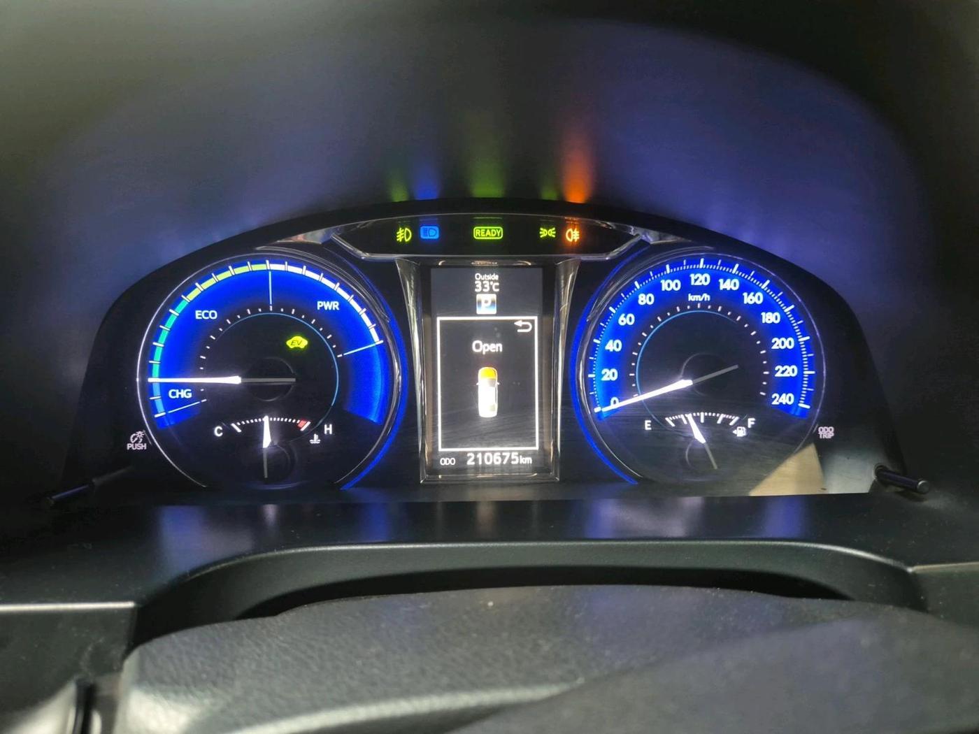 2016 Toyota Camry HYBRID, Hybrid, Automatic, 2,10,675 km, interior