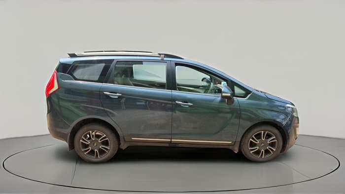 2018 Mahindra MARAZZO M8 7 STR, Diesel, Manual, 61,915 km, exterior