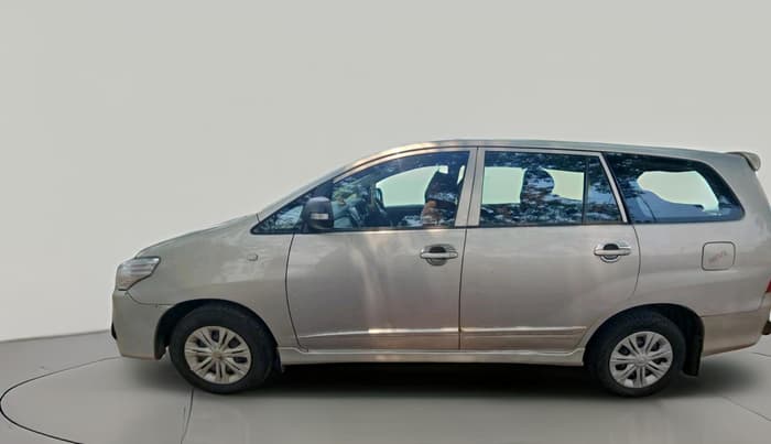 2015 Toyota Innova 2.5 GX 8 STR, Diesel, Manual, 2,47,443 km, exterior