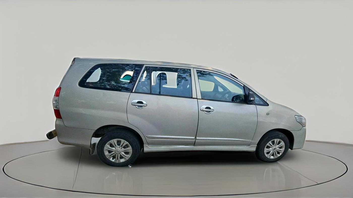 2015 Toyota Innova 2.5 GX 8 STR, Diesel, Manual, 2,47,443 km, exterior