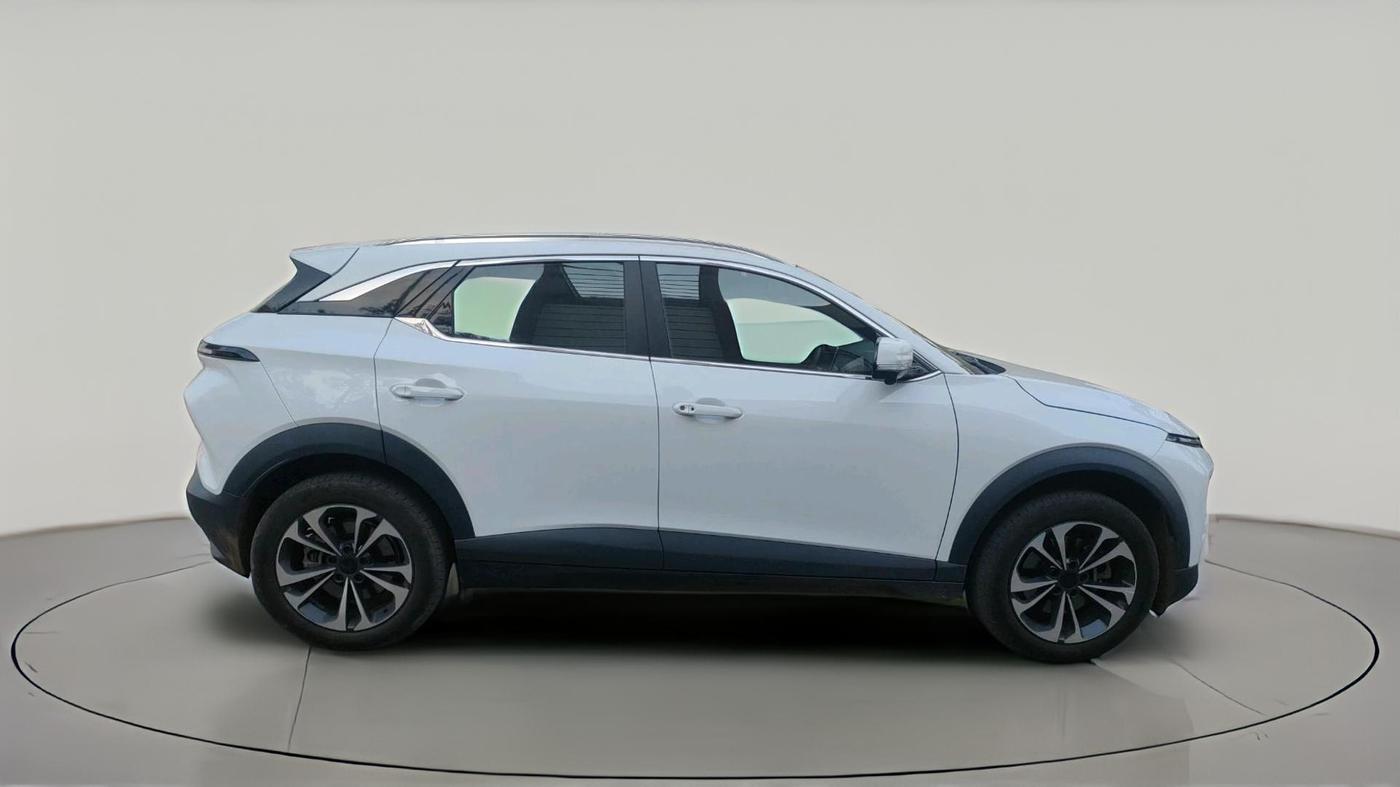 2025 MG Windsor EV Essence, Electric, Automatic, 10,000 km, exterior