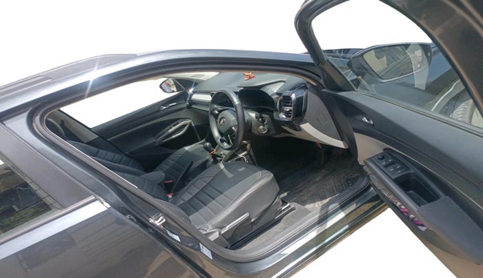 2025 Skoda Kylaq Signature Plus, Petrol, Manual, 16,994 km, interior